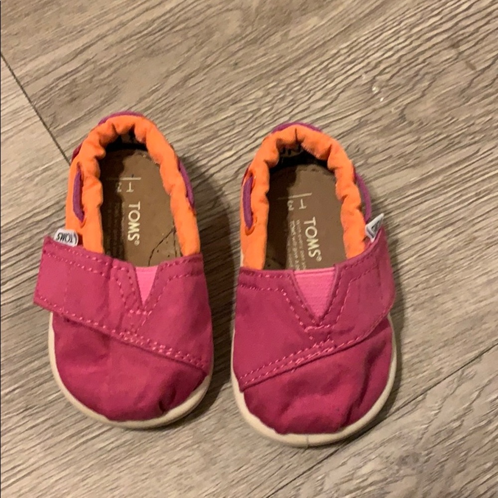 Infant/toddler Toms size 3